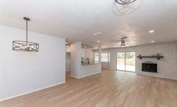 11359 Spg Crst Dr in San Antonio, TX - Building Photo - Building Photo