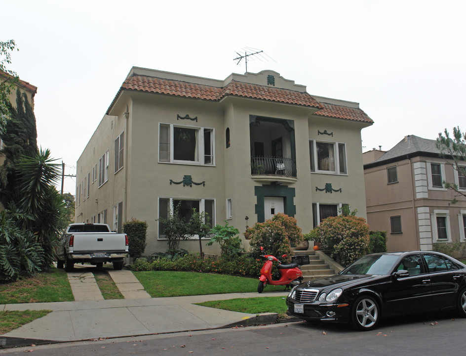 630 N Genesee Ave in Los Angeles, CA - Building Photo