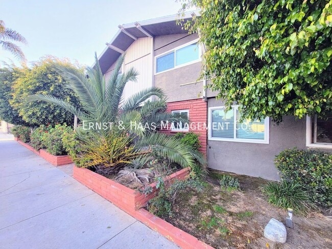 725 Coronado Ave in Long Beach, CA - Building Photo - Building Photo