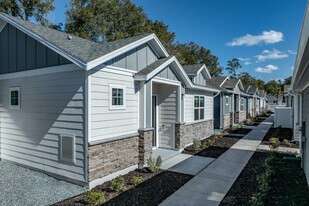 Yardly Crossings in DeLand, FL - Building Photo