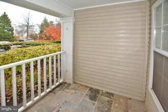 5608 Willoughby Newton Dr in Centreville, VA - Building Photo - Building Photo