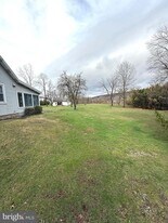 4324 Valley Rd in Enola, PA - Building Photo