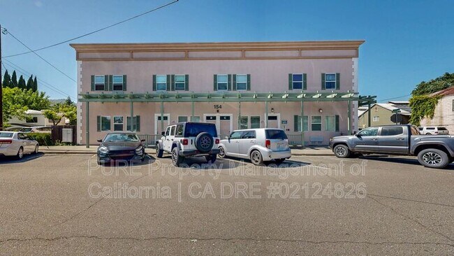 154 Railroad Ave in Cloverdale, CA - Building Photo - Building Photo