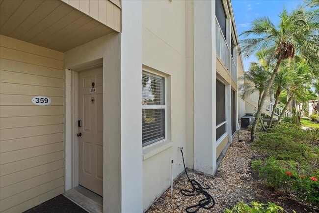 425 Cerromar Terrace in Venice, FL - Building Photo - Building Photo