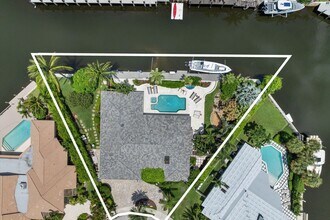 830 NE Boca Bay Colony Dr in Boca Raton, FL - Building Photo - Building Photo