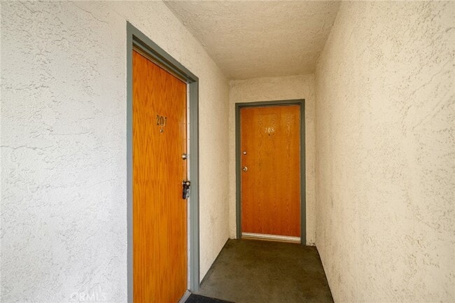 16226 Vanowen St in Los Angeles, CA - Building Photo - Building Photo
