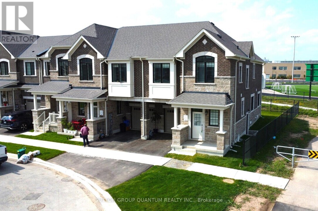 1355 Copley Ct in Milton, ON - Building Photo