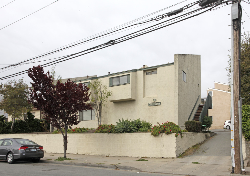 Villa Nodura Apartments in Monterey, CA - Foto de edificio