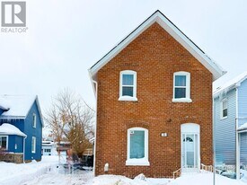 46 Ellen St in Barrie, ON - Building Photo