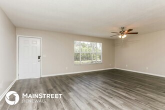 5688 SE Pine Ave in Stuart, FL - Building Photo - Building Photo