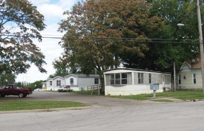 Oak Street Mobile Home Park in Angola, IN - Foto de edificio