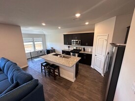 121 Escala Way, Unit Room 1a in San Marcos, TX - Building Photo