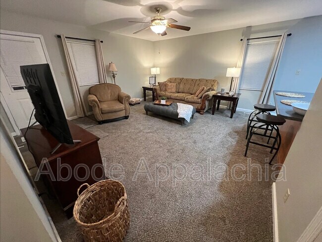 124 Melvina Dr in Pikeville, KY - Building Photo - Building Photo