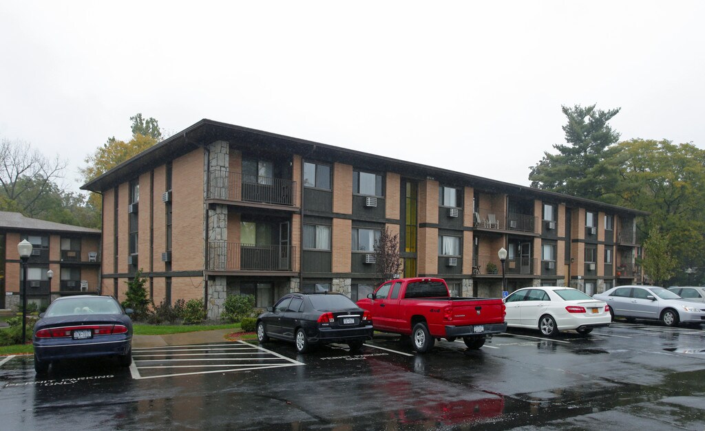 Oakwood Apartments New Windsor, NY Apartments For Rent