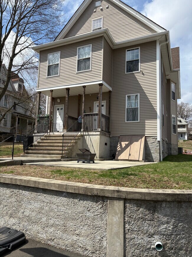 117 Atwater Ave, Unit 3rd FL in Derby, CT - Foto de edificio - Building Photo