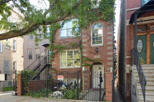 1445 W Cortez St, Unit M06B in Chicago, IL - Building Photo