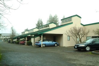 Emerald Court Apartments in Enumclaw, WA - Building Photo - Building Photo