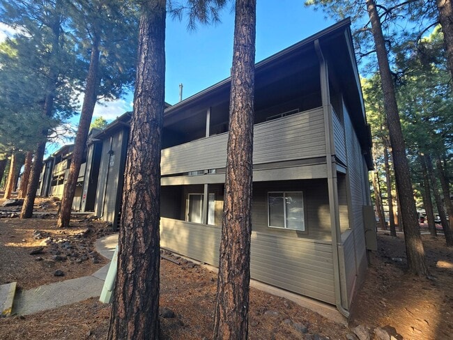 1385 W University Ave in Flagstaff, AZ - Building Photo - Building Photo