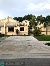 20554 SW 93rd Ave in Cutler Bay, FL - Building Photo - Building Photo