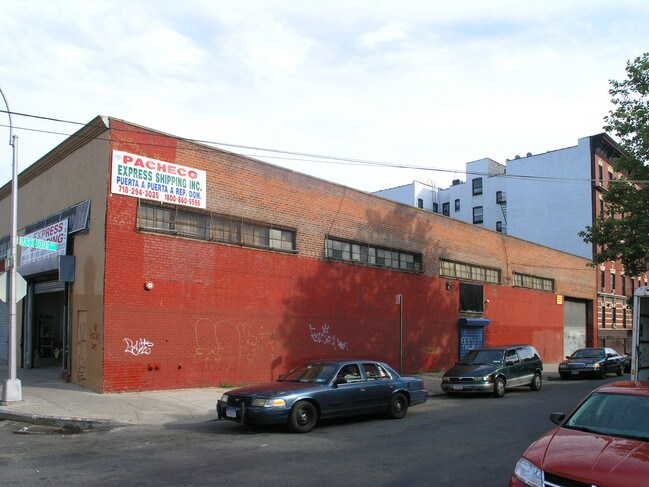 2324 Bassford Ave in Bronx, NY - Foto de edificio - Building Photo