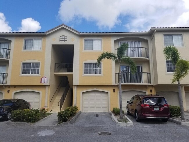 900 Crestwood Blvd N, Unit 916 in Royal Palm Beach, FL - Building Photo - Building Photo