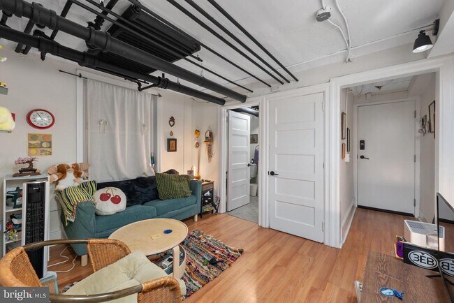 238 S 13th St-Unit -GRDN in Philadelphia, PA - Building Photo - Building Photo