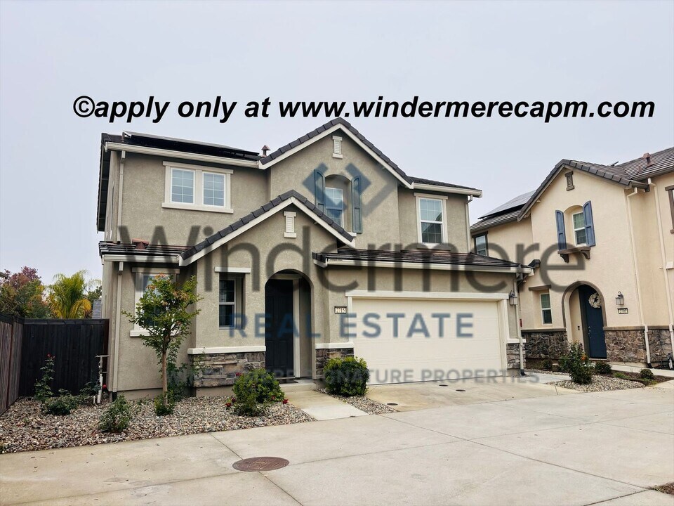 2715 Mabry Dr in Sacramento, CA - Building Photo