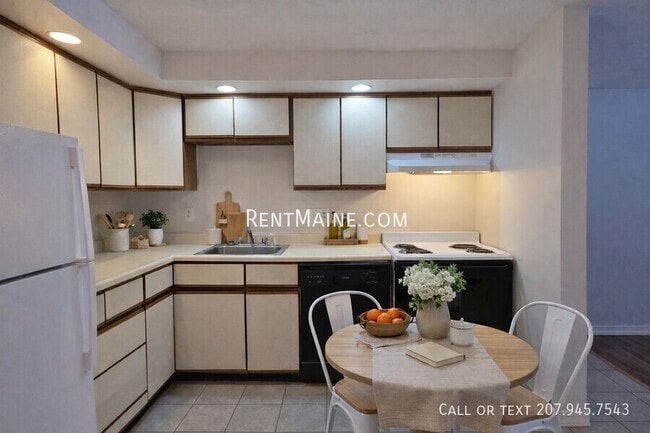 20 Tall Pines Dr in Lewiston, ME - Foto de edificio - Building Photo