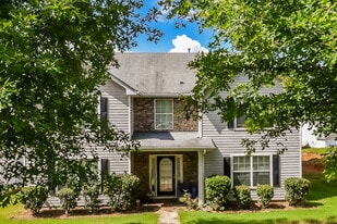6891 Derby Ave in Fairburn, GA - Building Photo