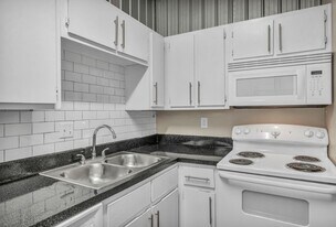 The Enclave in Austin, TX - Building Photo