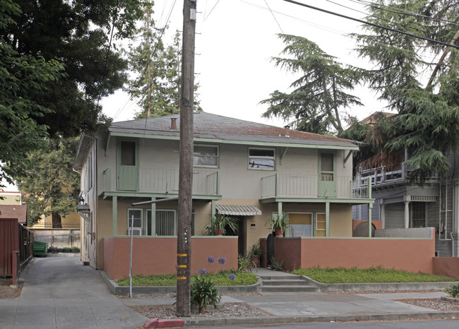 581 S 8th St in San Jose, CA - Foto de edificio - Building Photo