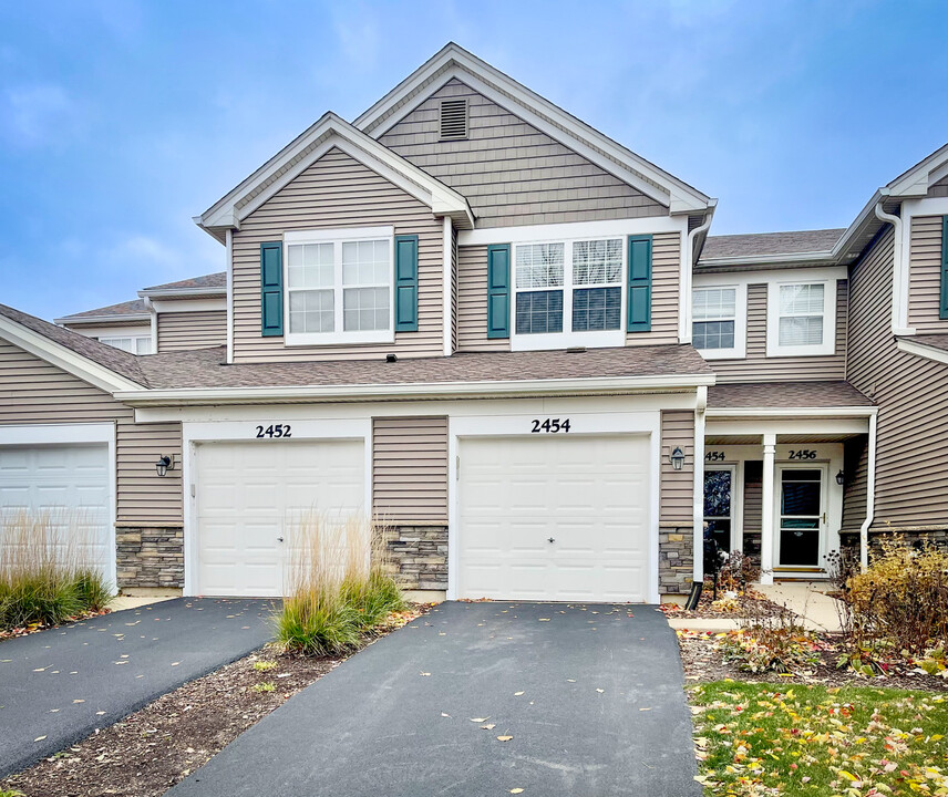 2454 Golf Ridge Cir in Naperville, IL - Building Photo