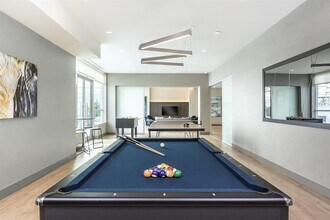 112 13th St E in North Vancouver, BC - Building Photo - Building Photo