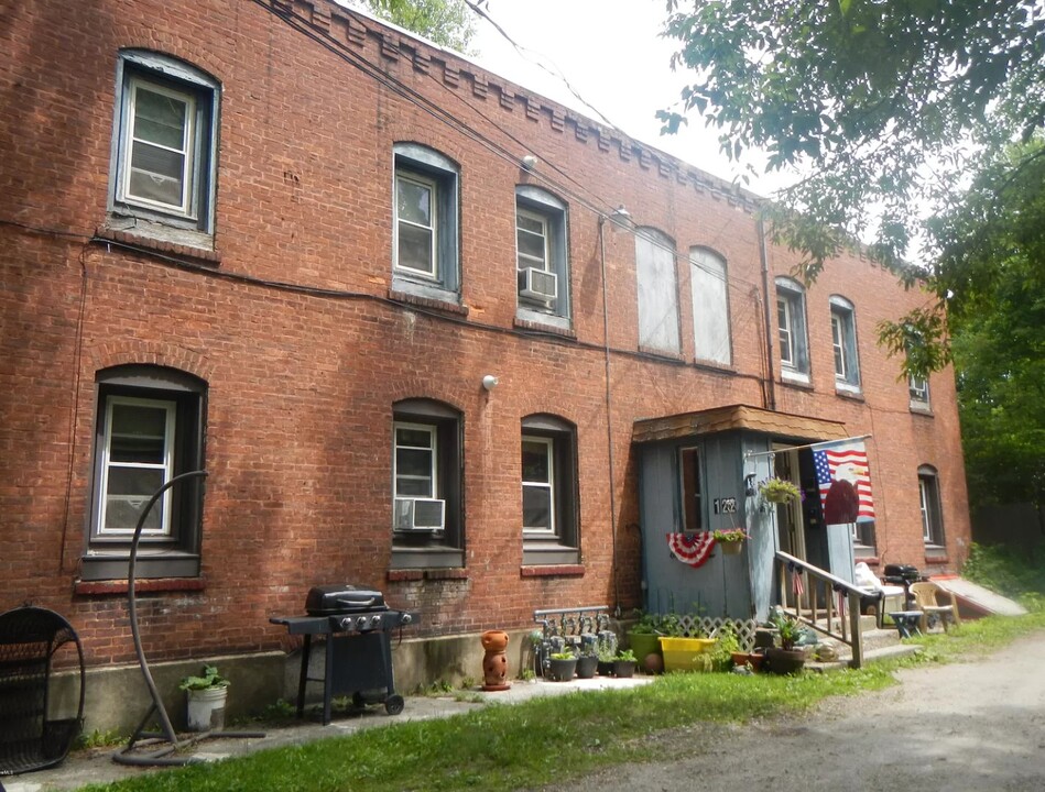 122 Dewey avenue, Unit 1 in Pittsfield, MA - Building Photo