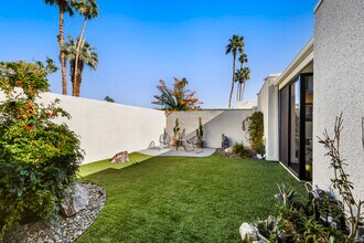 1411 Via Isla in Palm Springs, CA - Building Photo - Building Photo