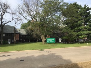 Evergreen Apartments in Manhattan, KS - Foto de edificio - Building Photo