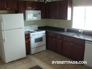 51 Glendale St in Everett, MA - Foto de edificio - Building Photo