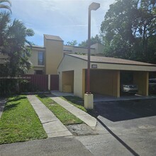 8532 NW 9th Pl in Plantation, FL - Building Photo - Building Photo