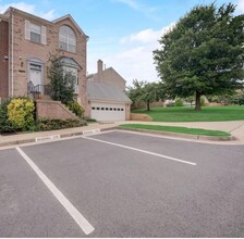 21107 Twinridge Square in Sterling, VA - Foto de edificio - Building Photo