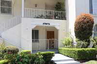 141 N Clark Dr in Beverly Hills, CA - Building Photo - Building Photo