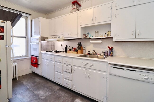 704 Washington St in Hoboken, NJ - Building Photo - Building Photo