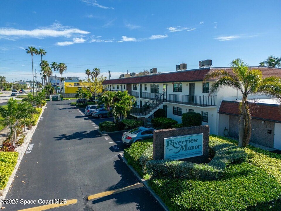 200 St Lucie Ln in Cocoa Beach, FL - Building Photo