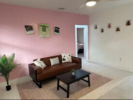 1861 NE 161st St in North Miami Beach, FL - Building Photo