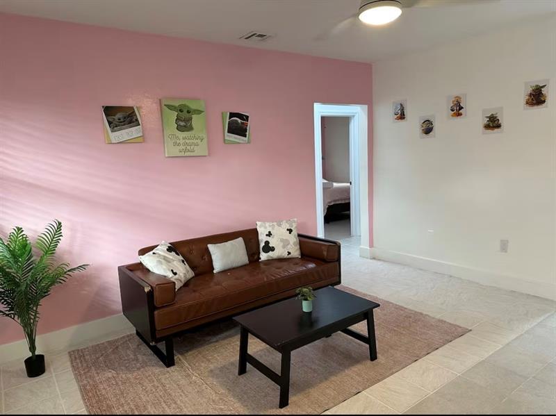 1861 NE 161st St in North Miami Beach, FL - Building Photo