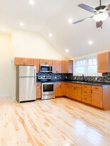 74-76-76 North St in Burlington, VT - Building Photo