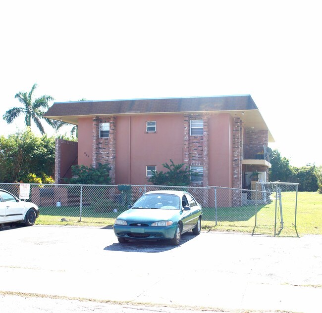 925 SW 1st St in Homestead, FL - Building Photo - Building Photo