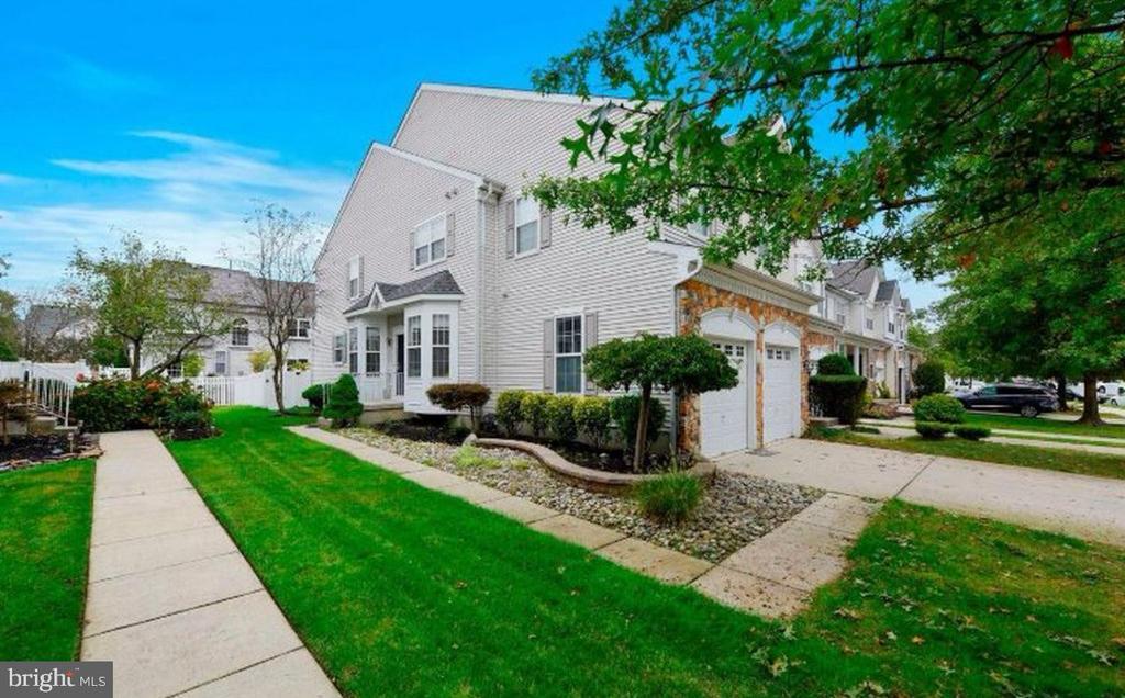 30 Carter Ln in Evesham, NJ - Building Photo