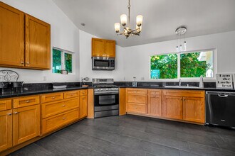 910 N Hayworth Ave in West Hollywood, CA - Building Photo - Building Photo