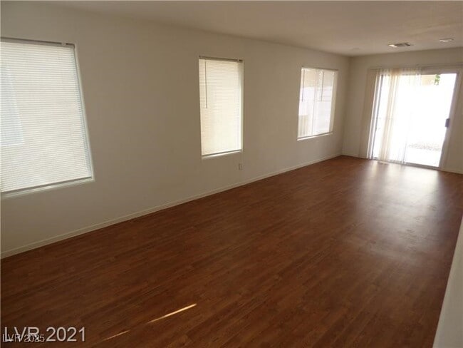 6082 Las Nubes Dr in Las Vegas, NV - Building Photo - Building Photo