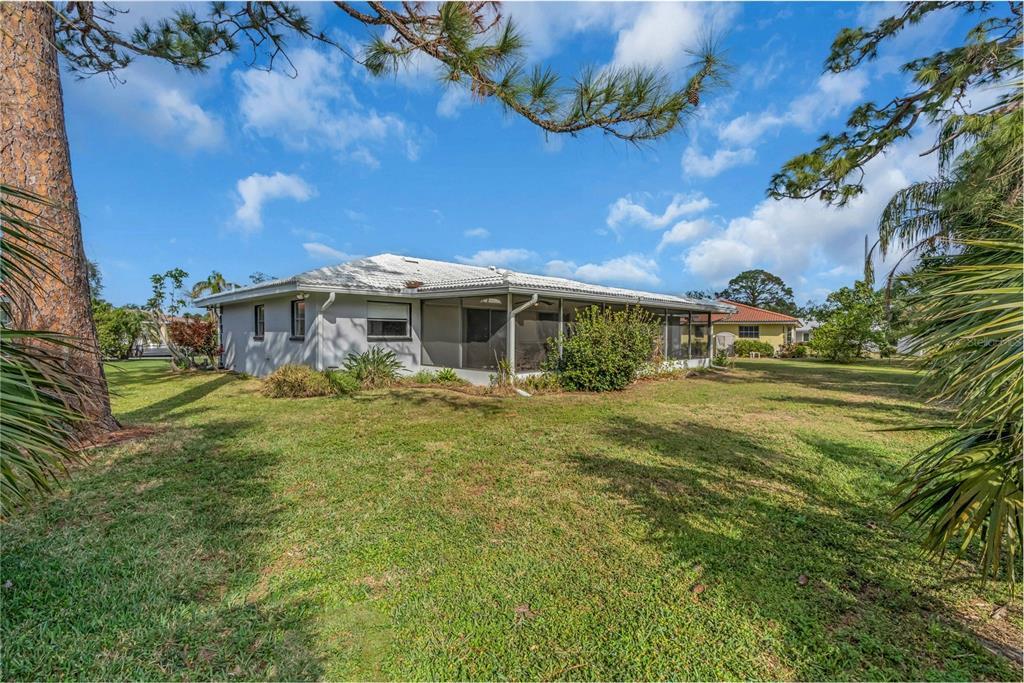 2544 Carlisle Pl in Sarasota, FL - Building Photo